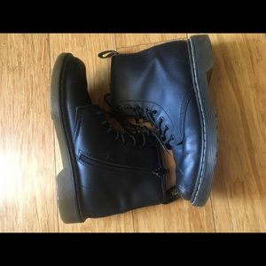 Black Dr.Martens!